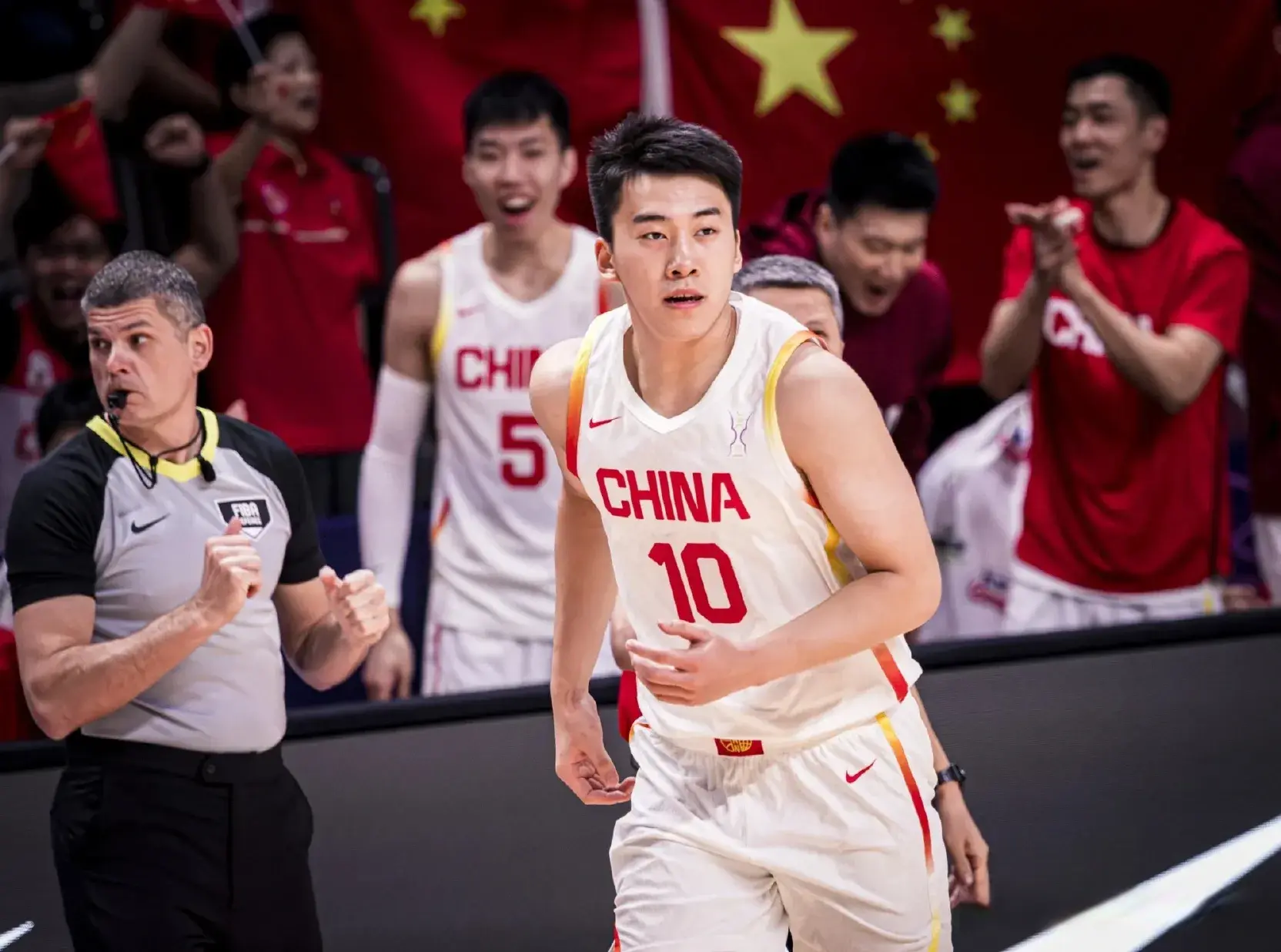 力以赴众志, 也正是他们, 我们中国男