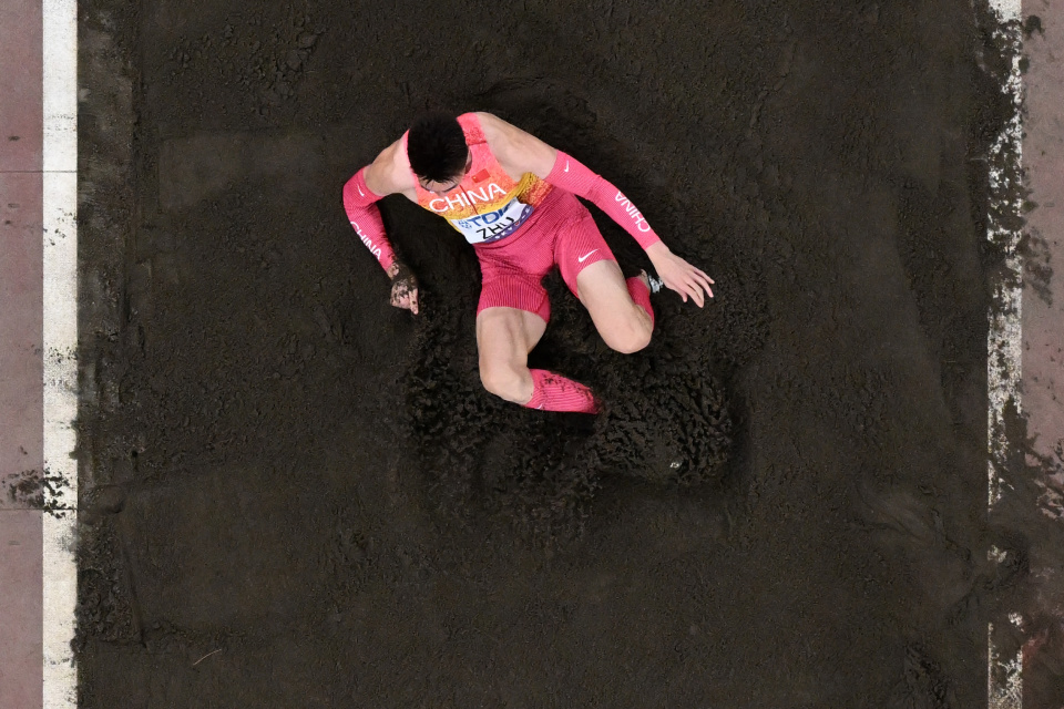 三级跳远决, bt, 亚明在比赛